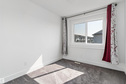#6 16335 84 St Nw, Edmonton, AB - Indoor Photo Showing Other Room
