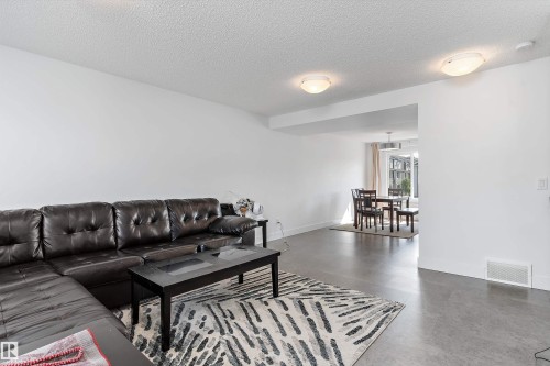 #6 16335 84 St Nw, Edmonton, AB - Indoor Photo Showing Living Room