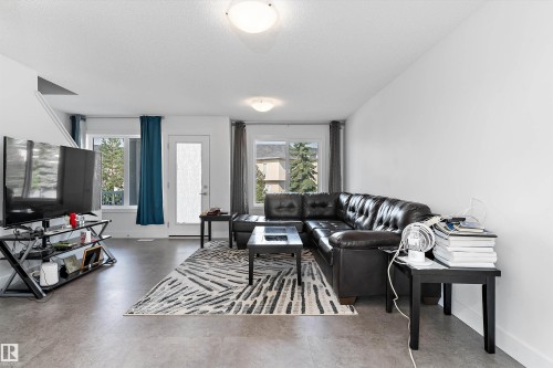 #6 16335 84 St Nw, Edmonton, AB - Indoor Photo Showing Living Room