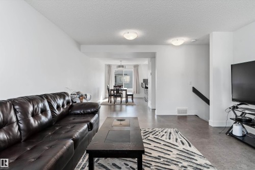 #6 16335 84 St Nw, Edmonton, AB - Indoor Photo Showing Living Room