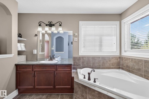 4207 157 Avenue Nw, Edmonton, AB 