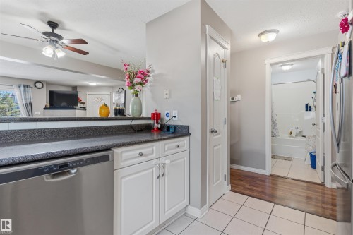 #11 2505 42 St Nw, Edmonton, AB - Indoor
