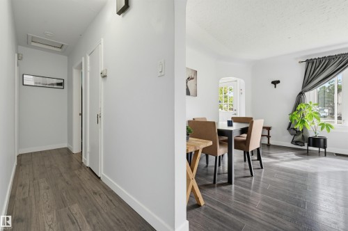 10670 61 Avenue Nw, Edmonton, AB 
