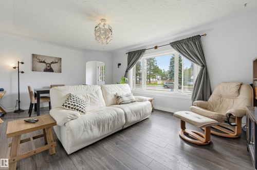 10670 61 Avenue Nw, Edmonton, AB 
