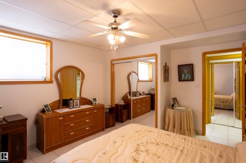 Recessed ceiling with an overhead fan light fixture - 6407 163 Avenue Nw, Edmonton, AB 