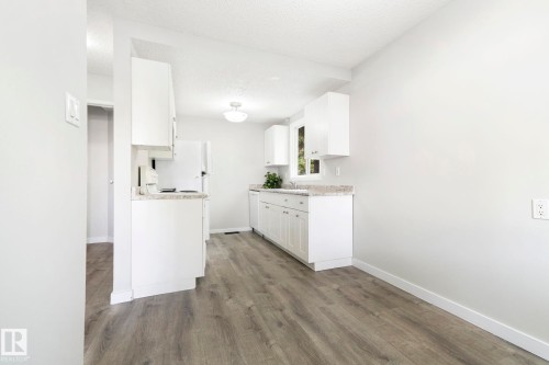 6533 180 Street Nw, Edmonton, AB - Indoor Photo Showing Kitchen