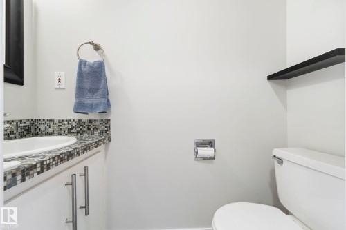 6533 180 Street Nw, Edmonton, AB - Indoor Photo Showing Bathroom