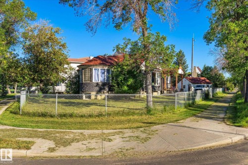Corner lot with chain link fencing and mature trees - 11008 109 Street Nw, Edmonton, AB 
