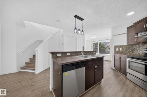 2115 32 Street Nw, Edmonton, AB 