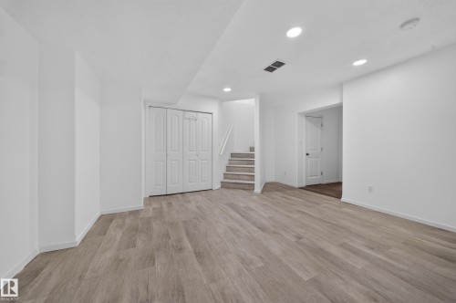 2115 32 Street Nw, Edmonton, AB 