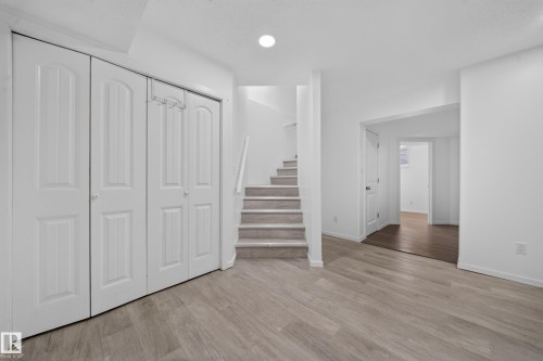 2115 32 Street Nw, Edmonton, AB 