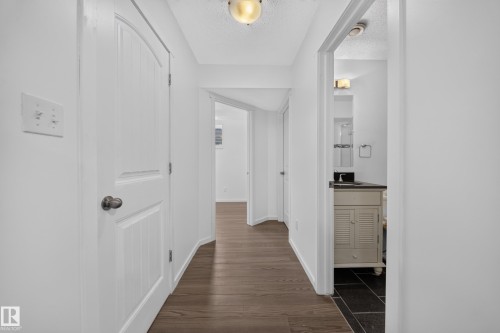 2115 32 Street Nw, Edmonton, AB 