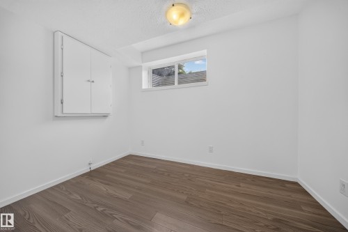 2115 32 Street Nw, Edmonton, AB 