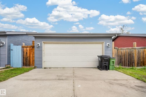 2115 32 Street Nw, Edmonton, AB 