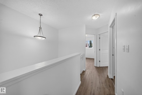 2115 32 Street Nw, Edmonton, AB 