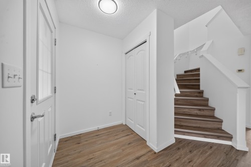 2115 32 Street Nw, Edmonton, AB 