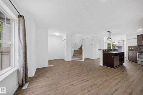 2115 32 Street Nw, Edmonton, AB 