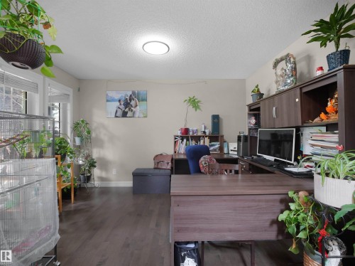 Spacious interior room featuring wood-finish flooring, light neutral-toned walls, and a recessed ceiling light fixture - 1216 29 Avenue Nw, Edmonton, AB - Indoor Photo Showing Dining Room