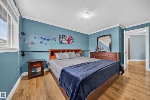 Hardwood flooring, crown molding, white trim, and a built-in window with white blinds - 6904 18 Avenue Sw, Edmonton, AB 
