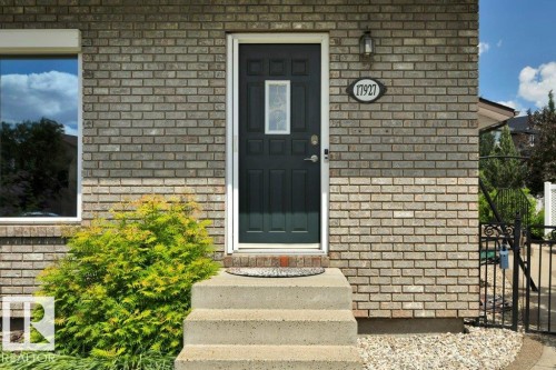 17927 92A Street Nw, Edmonton, AB 