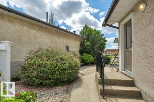 17927 92A Street Nw, Edmonton, AB 