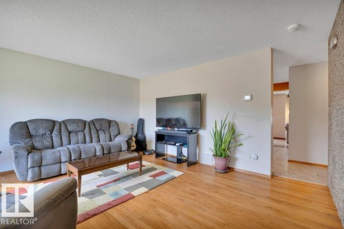 17927 92A Street Nw, Edmonton, AB 
