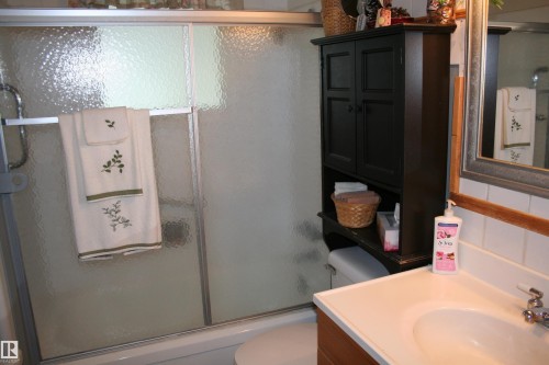 5219 52 Ave, Viking, AB 
