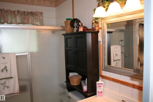5219 52 Ave, Viking, AB 