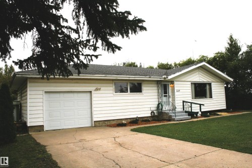 5219 52 Ave, Viking, AB 