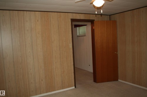 5219 52 Ave, Viking, AB 