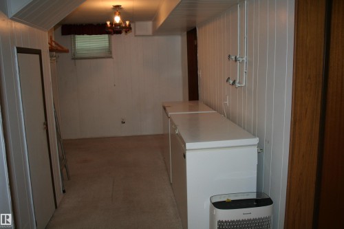 5219 52 Ave, Viking, AB 