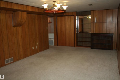 5219 52 Ave, Viking, AB 