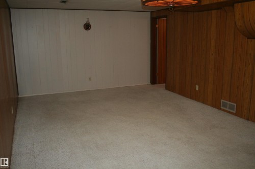 5219 52 Ave, Viking, AB 