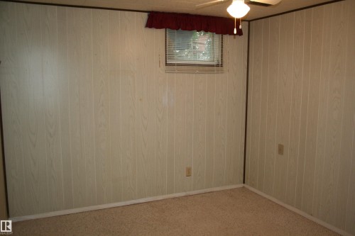 5219 52 Ave, Viking, AB 