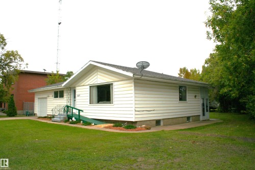 5219 52 Ave, Viking, AB 