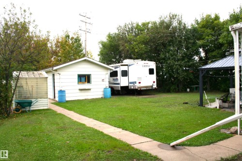 5219 52 Ave, Viking, AB 