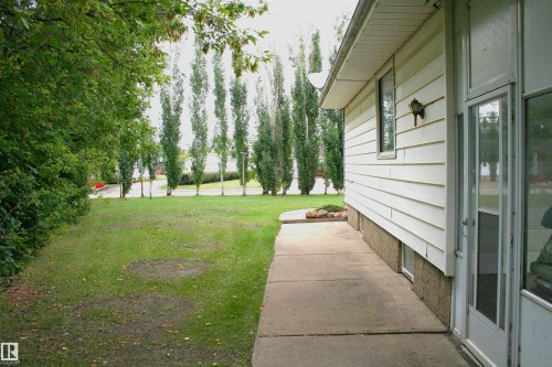 5219 52 Ave, Viking, AB 