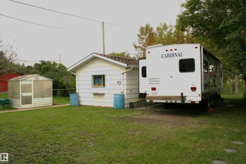 5219 52 Ave, Viking, AB 