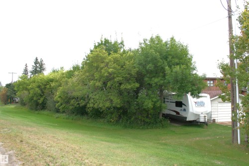 5219 52 Ave, Viking, AB 