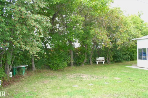 5219 52 Ave, Viking, AB 