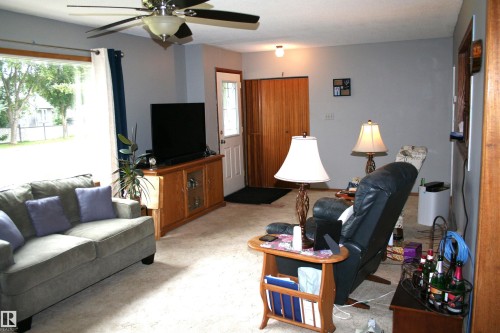 5219 52 Ave, Viking, AB 