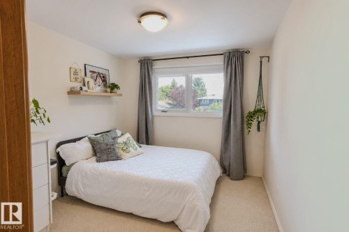 Window with exterior visibility, overhead flush mount light fixture, wall-mounted floating shelf, and neutral wall paint - 3911 117 Street Nw, Edmonton, AB 