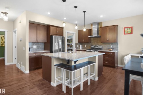 7812 18 Avenue Sw, Edmonton, AB 