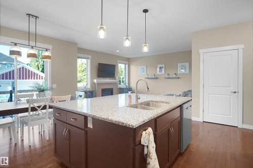 7812 18 Avenue Sw, Edmonton, AB 