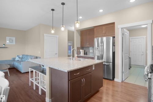 7812 18 Avenue Sw, Edmonton, AB 