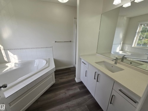 21208 89A Avenue Nw, Edmonton, AB 