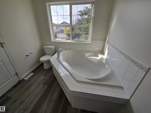 21208 89A Avenue Nw, Edmonton, AB 