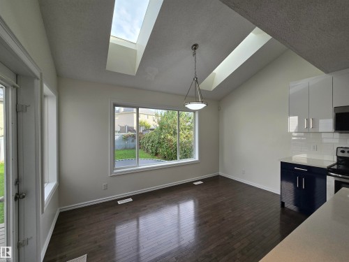 21208 89A Avenue Nw, Edmonton, AB 
