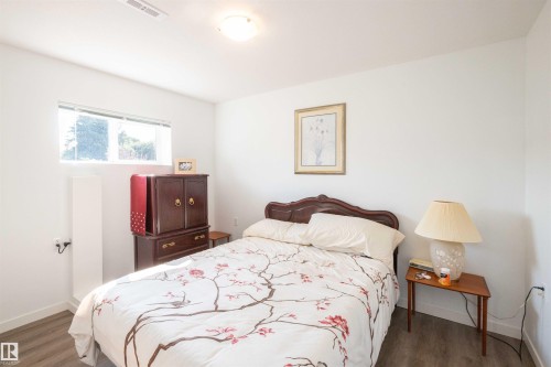 Image quality insufficient for description - 5404 60Th Street, Barrhead, AB - Indoor Photo Showing Bedroom