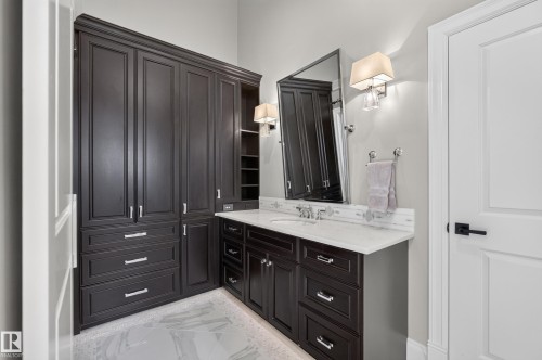 His Vanity adjacent to His Walk In Closet - 14308 97A Avenue Nw, Edmonton, AB 